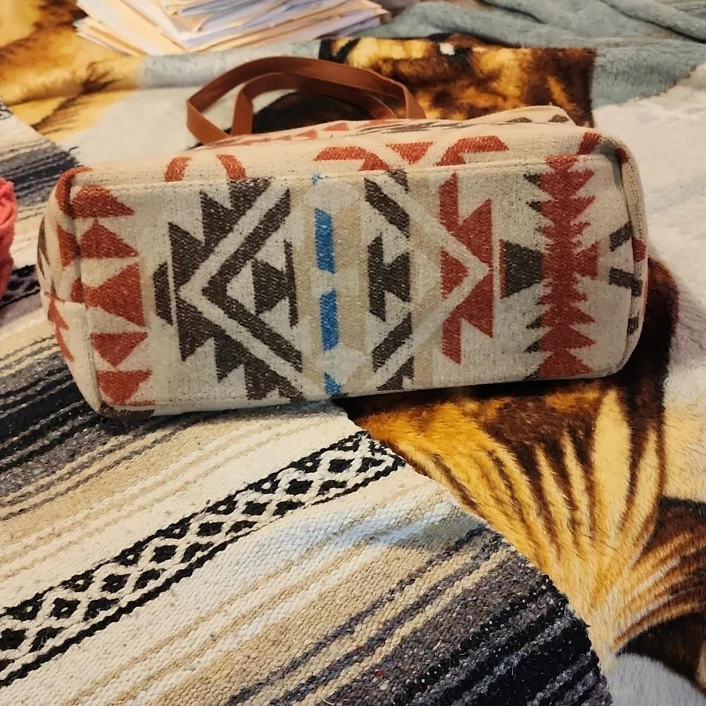 Aztec Tote - Picture 7 of 7